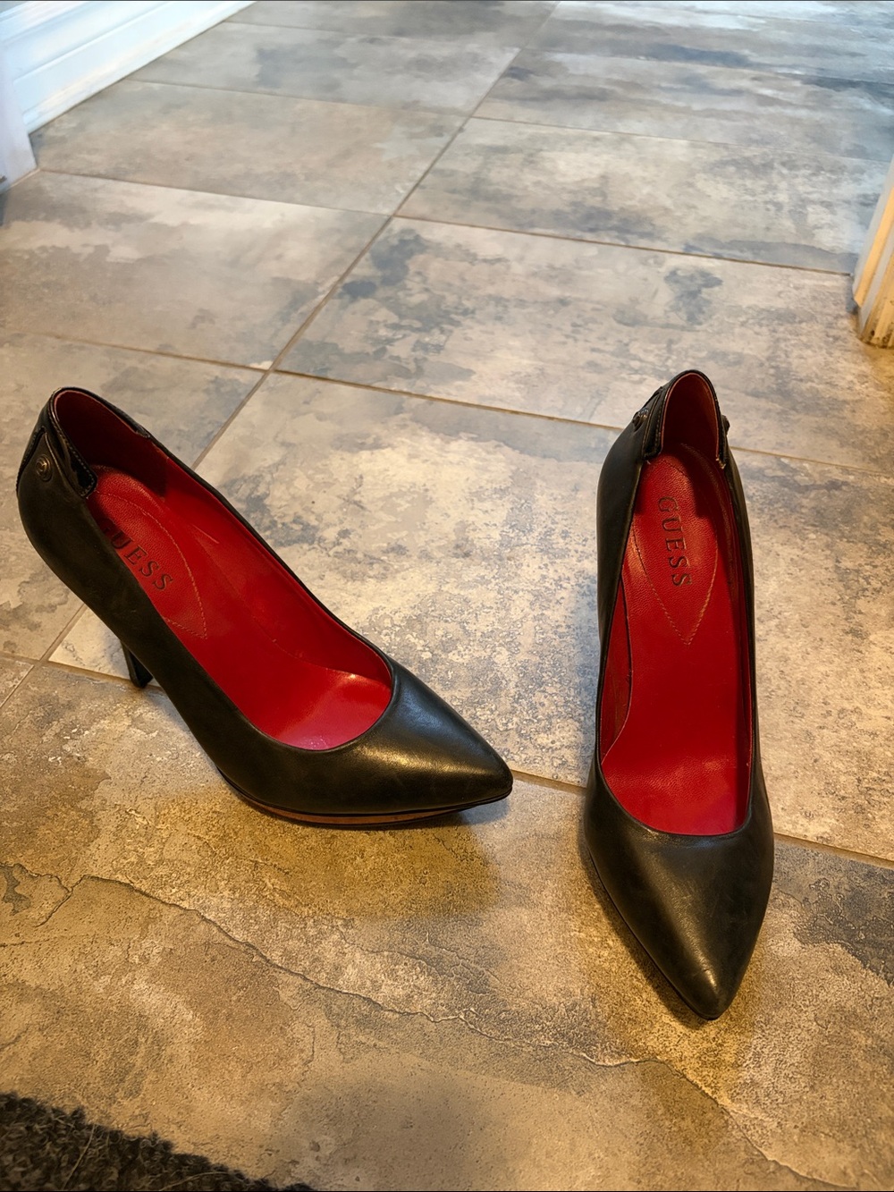 Guess Black Pointed-Toe Pumps with Red Insole